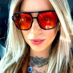 Meet your Posher, Lorren